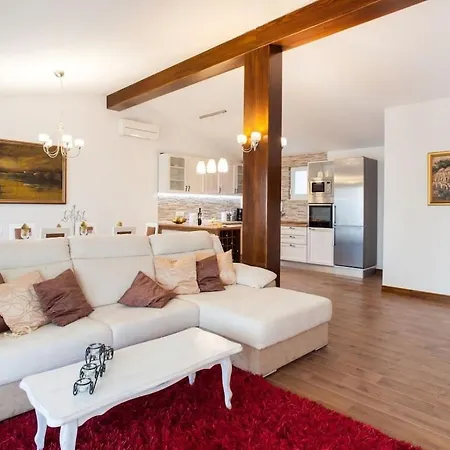 8910 Comfortable * Makarska