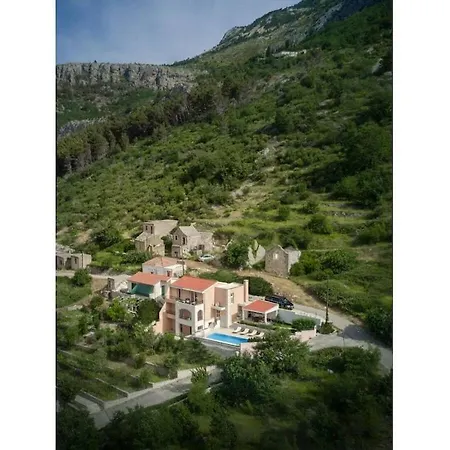 8910 Comfortable Makarska