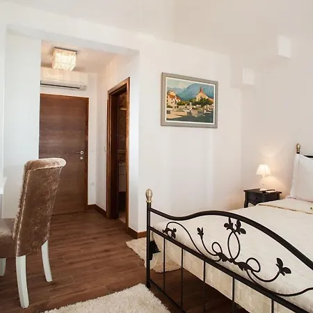 8910 Comfortable * Makarska