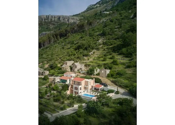 8910 Comfortable Makarska