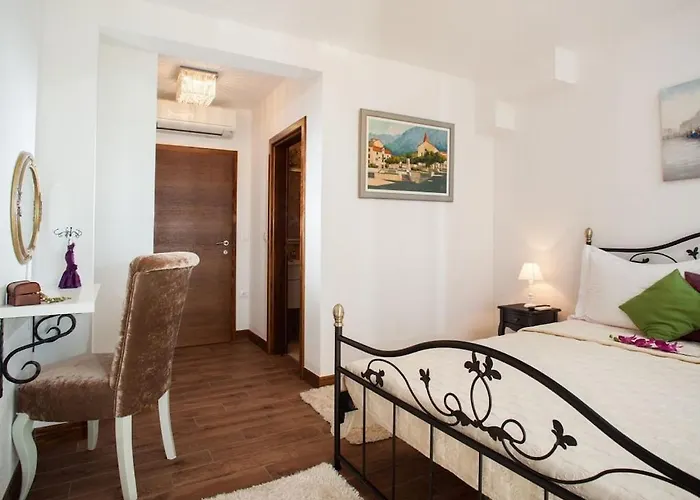 8910 Comfortable * Makarska